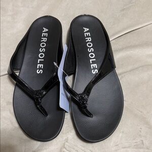 AEROSOLES Women's Glossy Black Sandals
